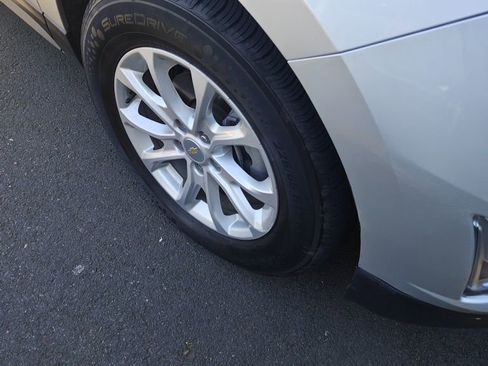 Used 2021 Chevrolet Equinox LT image 3