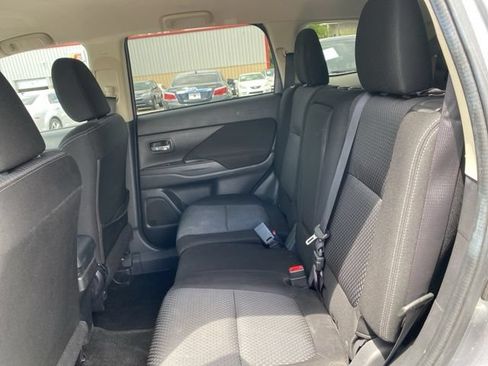 Used 2018 Mitsubishi Outlander ES AWD/4WD image 19