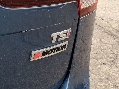 Used 2018 Volkswagen Tiguan SE AWD/4WD image 29