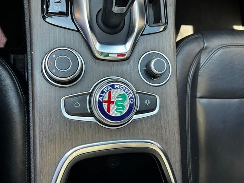 Used 2020 Alfa Romeo Stelvio Ti w/ Active Blind Spot Package AWD/4WD image 35