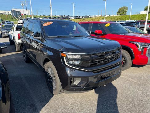 Used 2025 Ford Expedition Platinum w/ Stealth Performance Package AWD/4WD image 2