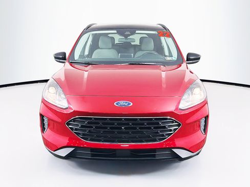 Used 2022 Ford Escape SE w/ SE Sport Appearance Package image 3