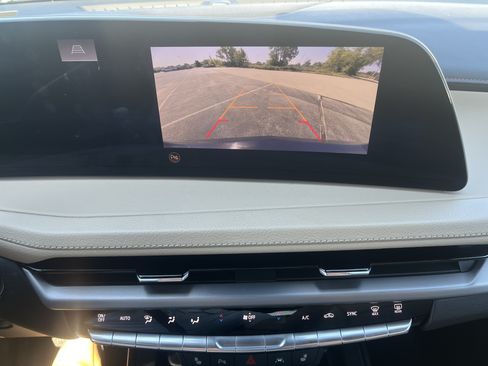 Used 2024 Cadillac XT4 Luxury w/ Cold Weather Package AWD/4WD image 25