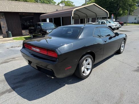 Used 2013 Dodge Challenger SXT RWD image 3