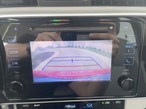 Used 2018 Toyota Corolla LE FWD image 20