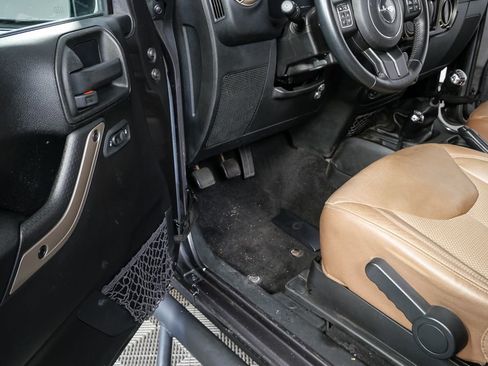 Used 2017 Jeep Wrangler Sahara image 28