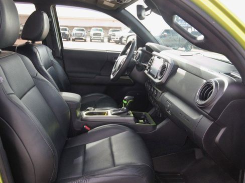 Used 2023 Toyota Tacoma TRD Off-Road w/ TRD Premium Off Road Package AWD/4WD image 31