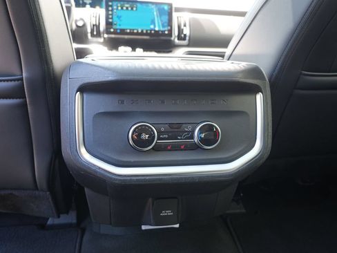 Used 2025 Ford Expedition Platinum AWD/4WD image 26