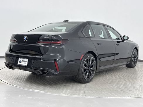 New 2025 BMW 760i xDrive w/ Premium Package image 9