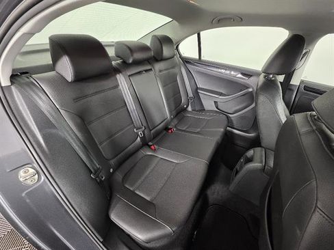Used 2017 Volkswagen Jetta SEL image 17