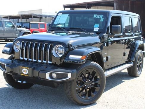 Used 2021 Jeep Wrangler Unlimited Sahara w/ Cold Weather Group AWD/4WD image 10