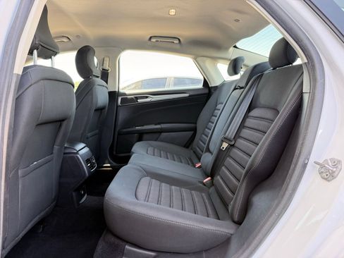 Used 2019 Ford Fusion SE FWD image 14