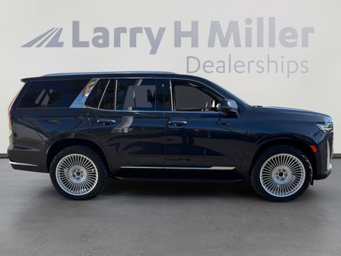 Used 2024 Cadillac Escalade Premium Luxury image 6