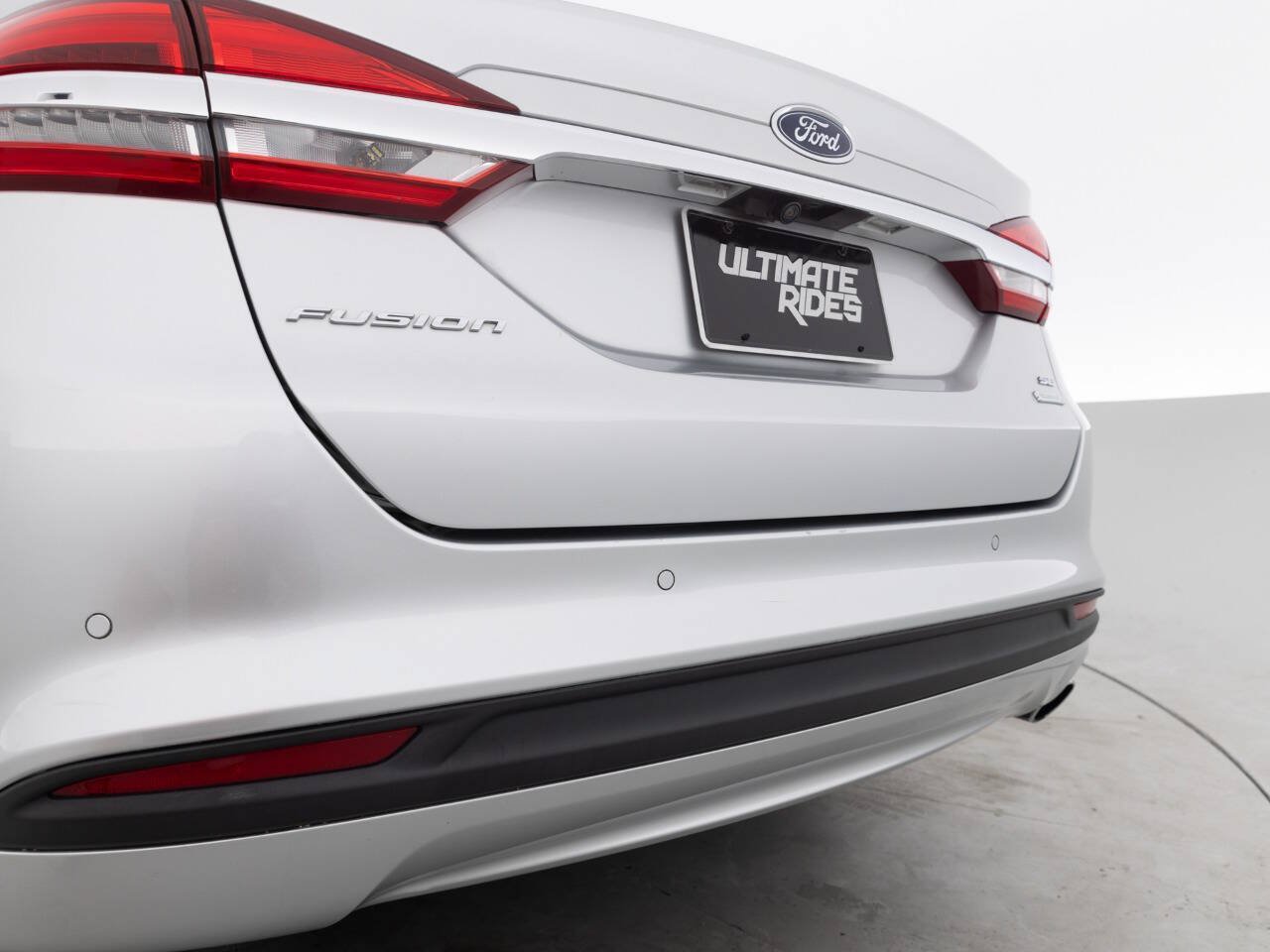 Used 2018 Ford Fusion SE w/ Fusion SE Technology Package FWD image 16