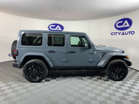Used 2024 Jeep Wrangler Unlimited Sahara w/ Safety Group AWD/4WD image 2