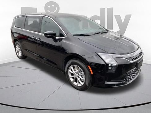 New 2027 Chrysler Pacifica Select w/ Family Tech Group AWD/4WD image 7