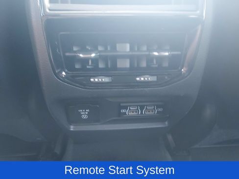 Used 2023 Jeep Grand Cherokee Altitude AWD/4WD image 11