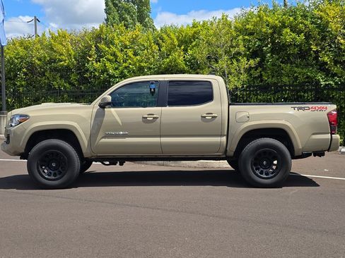 Used 2019 Toyota Tacoma TRD Sport AWD/4WD image 7