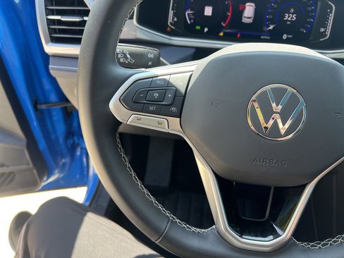 Certified 2025 Volkswagen Taos SEL image 18