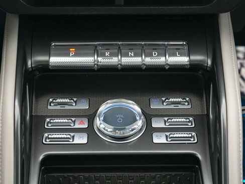 Used 2025 Lincoln Nautilus Premier w/ Equipment Group 102A AWD/4WD image 17