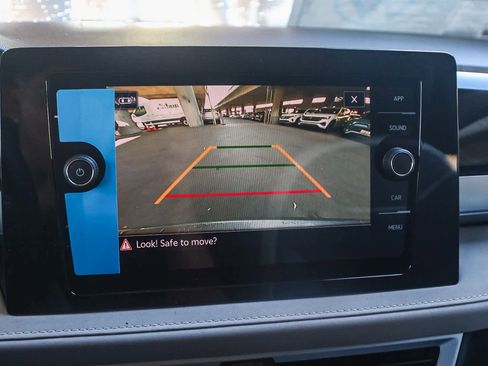 New 2025 Volkswagen Taos SE w/ Panoramic Sunroof Package FWD image 22
