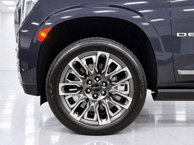 Used 2024 GMC Yukon XL Denali Ultimate AWD/4WD image 12