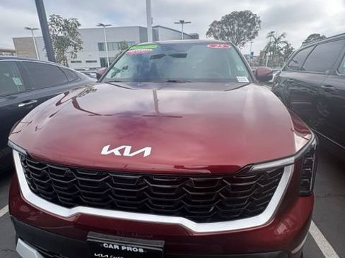 Certified 2025 Kia Sorento LX FWD image 2