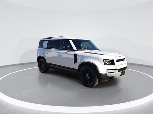 Used 2024 Land Rover Defender 110 S image 2