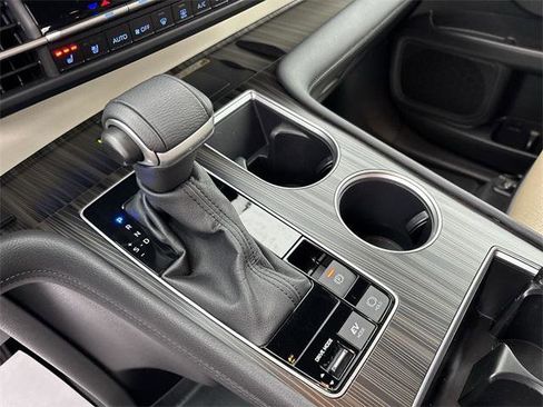 Certified 2024 Toyota Sienna Limited image 21