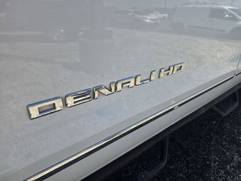 Used 2016 GMC Sierra 2500 Denali w/ Duramax Plus Package AWD/4WD image 6