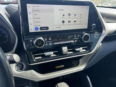 Used 2023 Toyota Highlander Platinum image 12