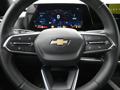 Used 2025 Chevrolet Equinox LT FWD image 12