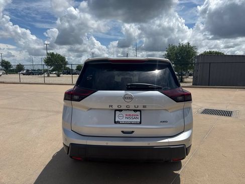 Certified 2025 Nissan Rogue SV AWD/4WD image 4