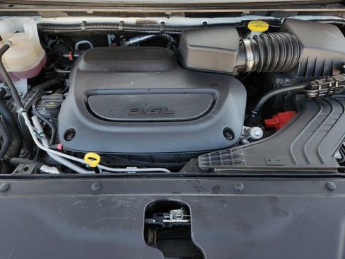 Used 2024 Chrysler Pacifica Touring-L image 31