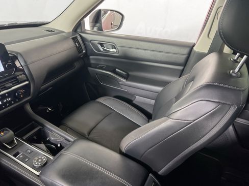 Used 2023 Nissan Pathfinder SL w/ Black Appearance Package AWD/4WD image 23