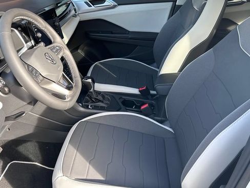 New 2026 Volkswagen Taos SE FWD image 9