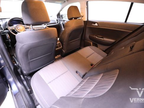 Used 2020 Kia Sportage LX image 9