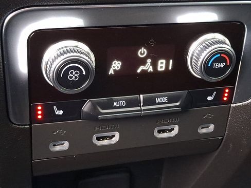 Used 2021 GMC Yukon SLT w/ SLT Premium Package image 13