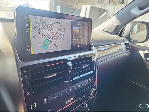 Used 2023 Lexus GX 460 Premium w/ Premium Package image 5