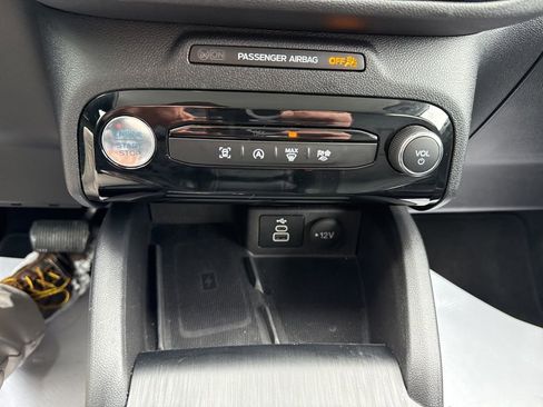 Used 2025 Ford Escape Platinum image 16