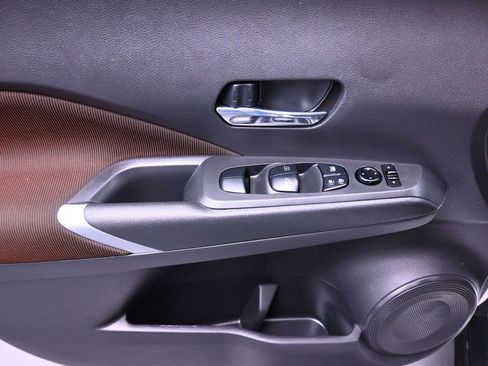 Used 2022 Nissan Kicks SR image 10