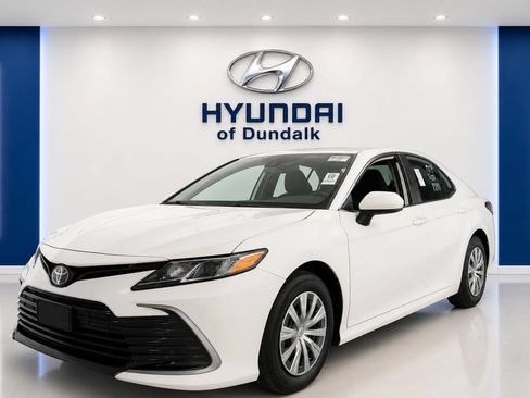 Used 2022 Toyota Camry LE FWD image 3