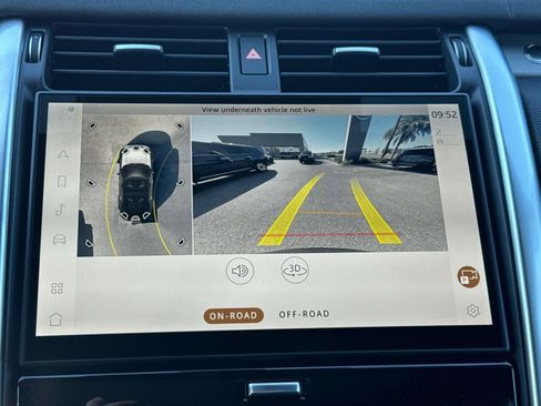 New 2026 Land Rover Discovery Dynamic SE image 12