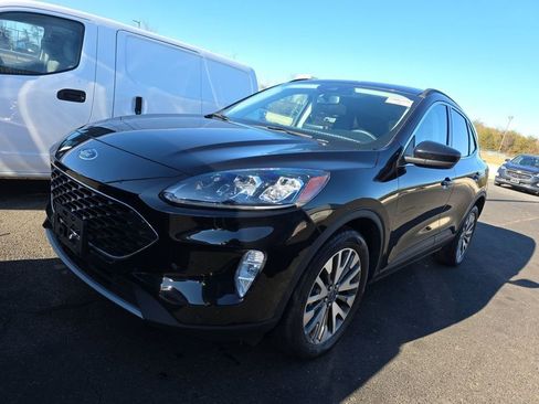 Used 2022 Ford Escape Titanium image 2