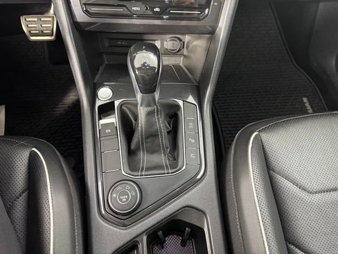 Used 2022 Volkswagen Tiguan SEL R-Line AWD/4WD image 19