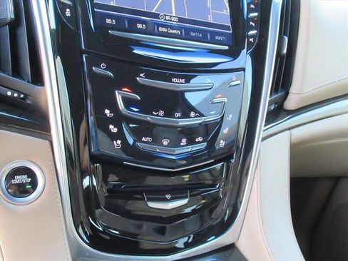 Used 2020 Cadillac Escalade Platinum image 24