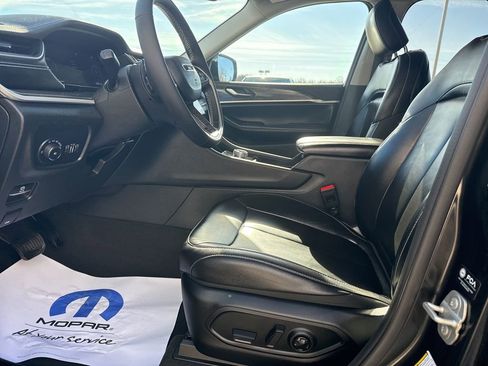 Used 2023 Jeep Grand Cherokee Limited image 9