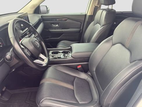 Used 2025 Honda Pilot EX-L image 11