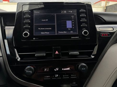 Used 2021 Toyota Camry SE image 16