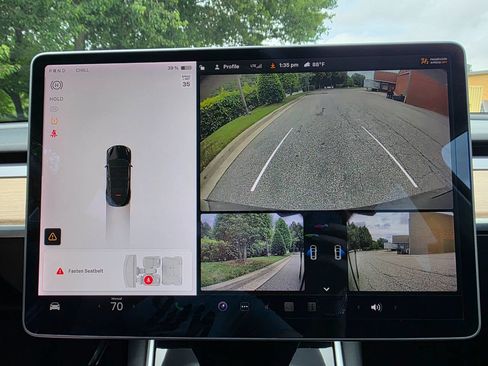 Used 2021 Tesla Model Y Long Range AWD/4WD image 17